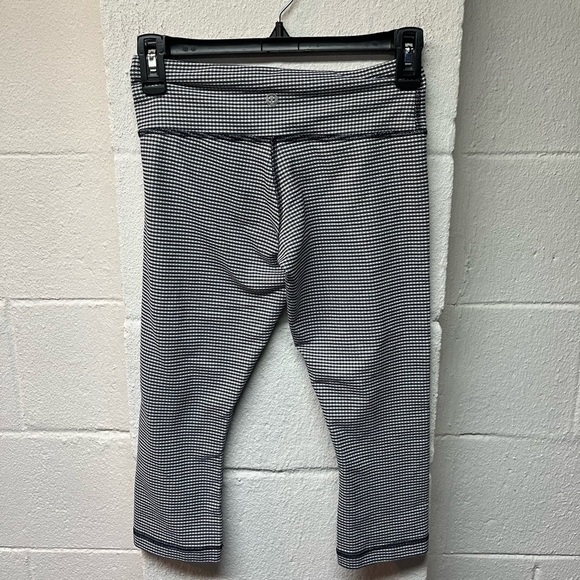 Lululemon Navy and White Checkered Capris - Picture 3 of 4